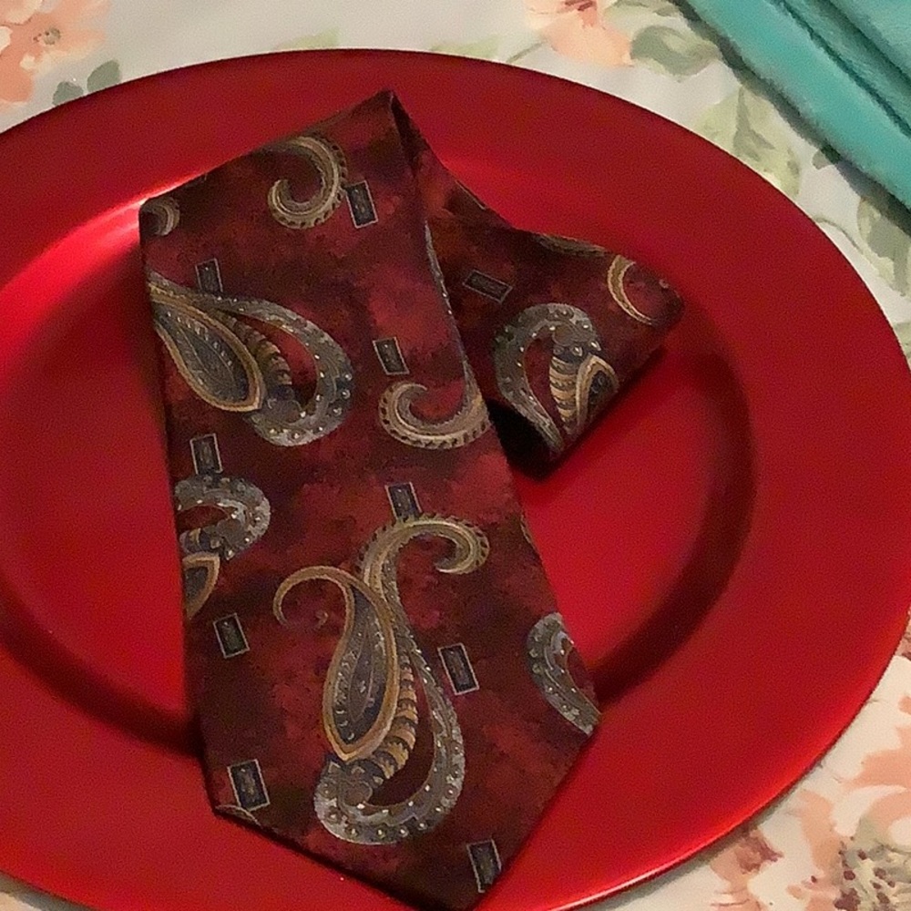 Tie by Johnny Carson silk men’s tie wine paisley print 🍷 Fall colors business